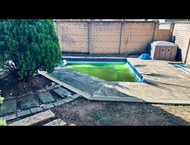 4 BEDROOM TOWNHOUSE FOR SALE IN WATERKLOOF EAST